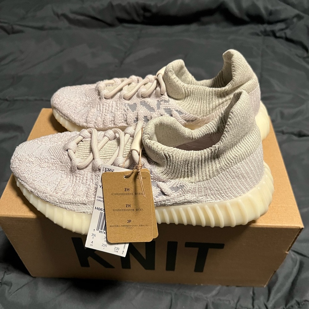 Yeezy 350 V2